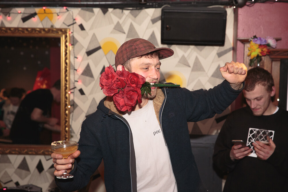 A guest with a bunch of roses at the club night